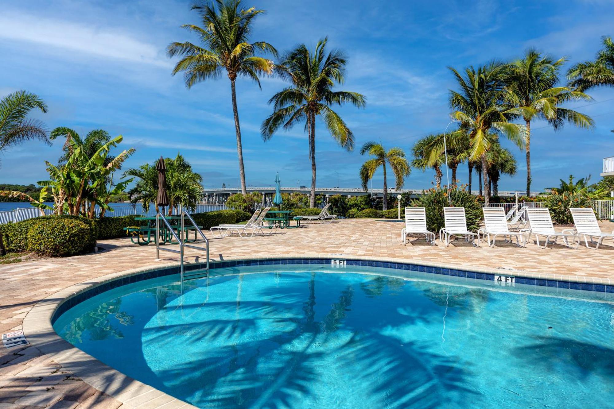 Elegant Waterfront Place For Two/Boca Ciega Resort Сент-Питерсберг Экстерьер фото